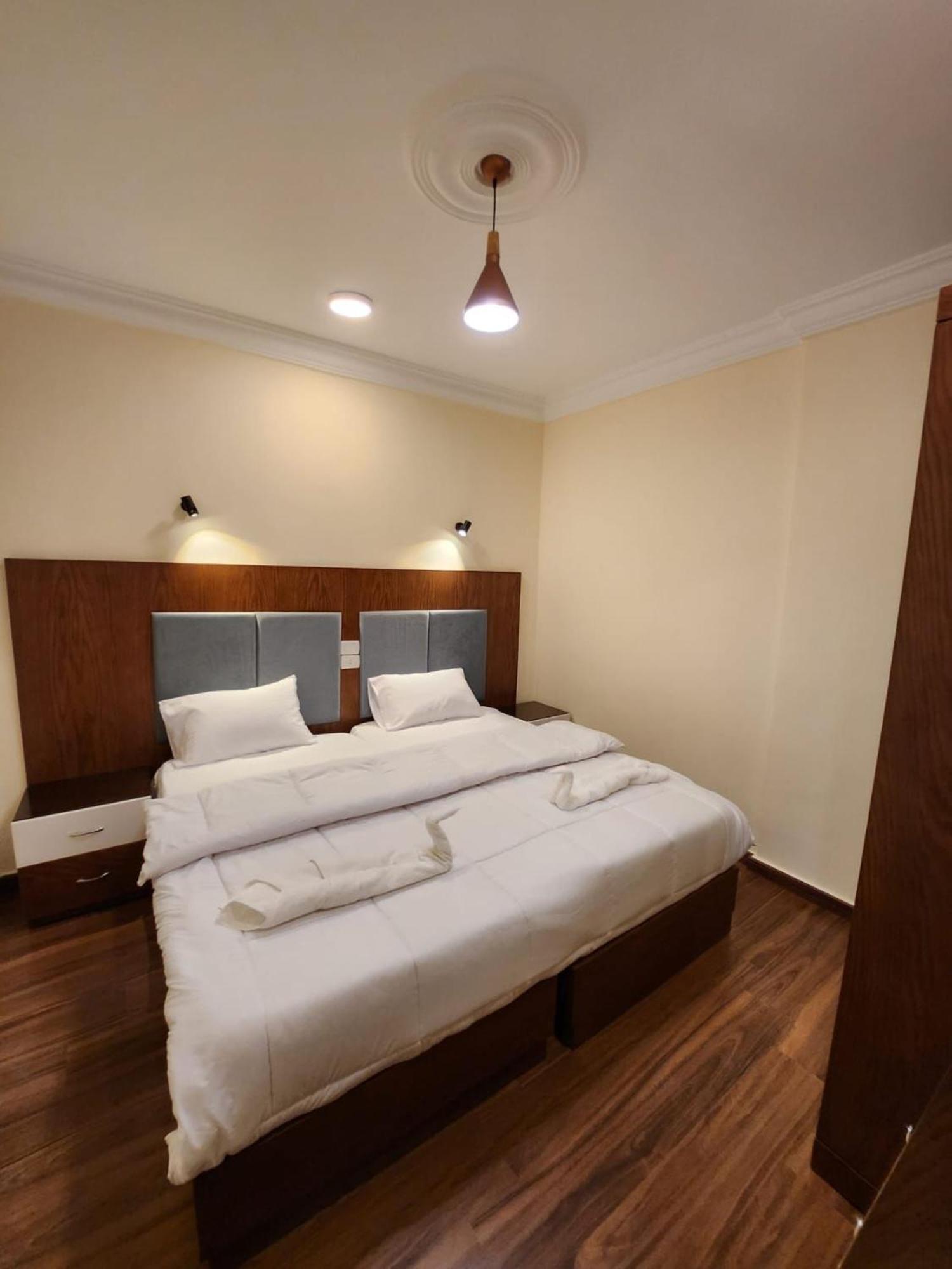 Wa Set Luxor Apartment Ngoại thất bức ảnh